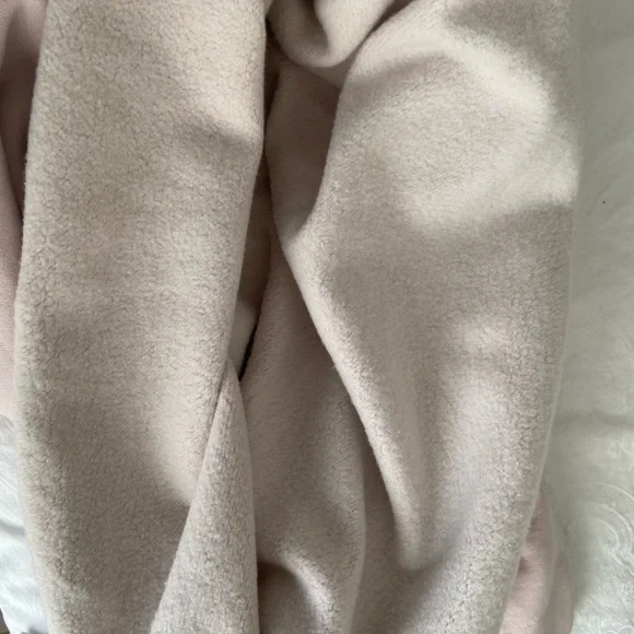 Aritzia cozy fleece boyfriend sweatshirt - cute bunny design - Picture 7 of 9